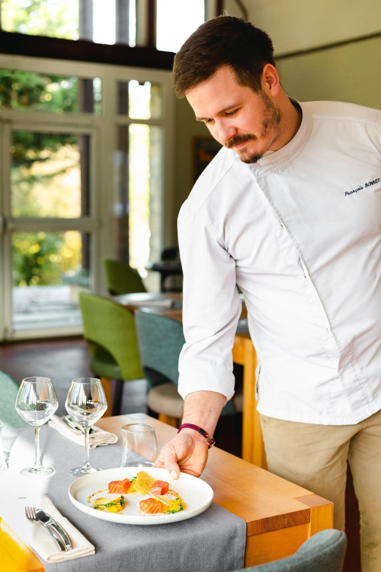 Logis Hotel Le Relais De La Poste Restaurant Le Fil Du Temps Thury-Harcourt-le-Hom Екстер'єр фото