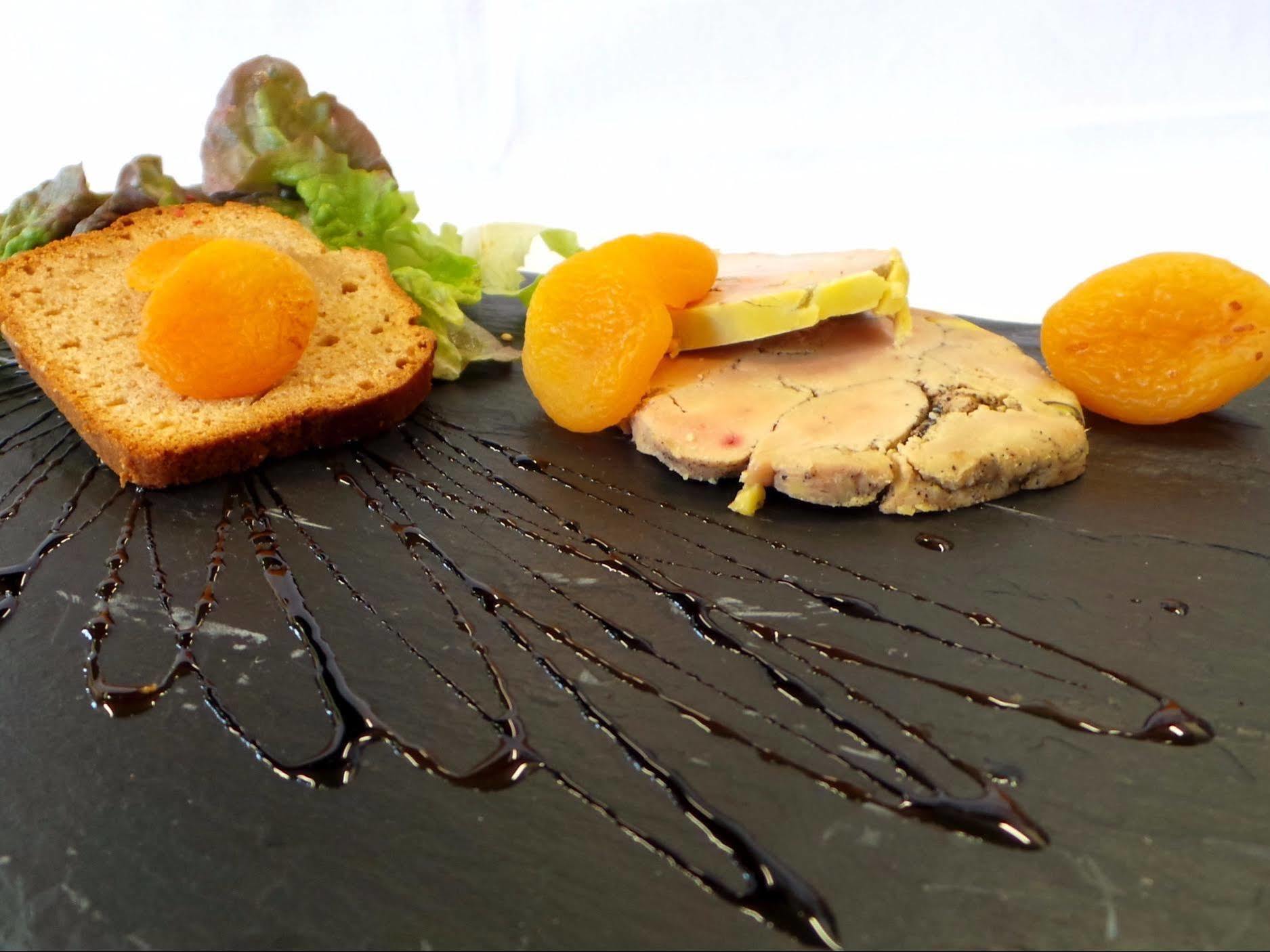 Logis Hotel Le Relais De La Poste Restaurant Le Fil Du Temps Thury-Harcourt-le-Hom Екстер'єр фото